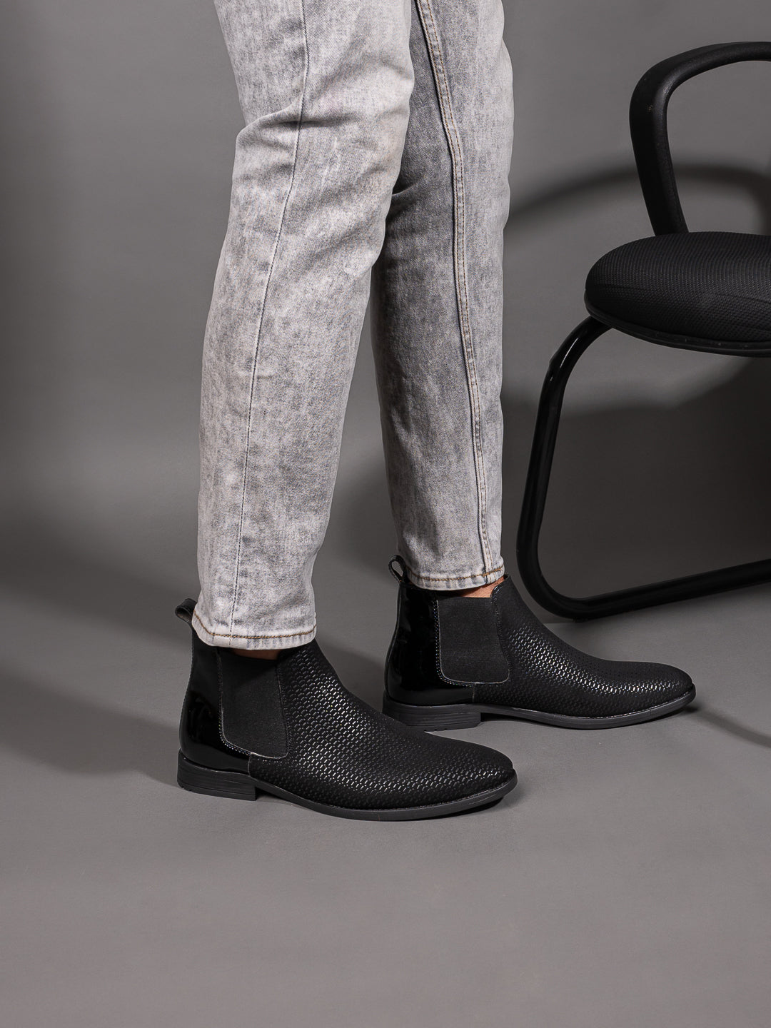 Hydes N Hues Men Black Textured Boots