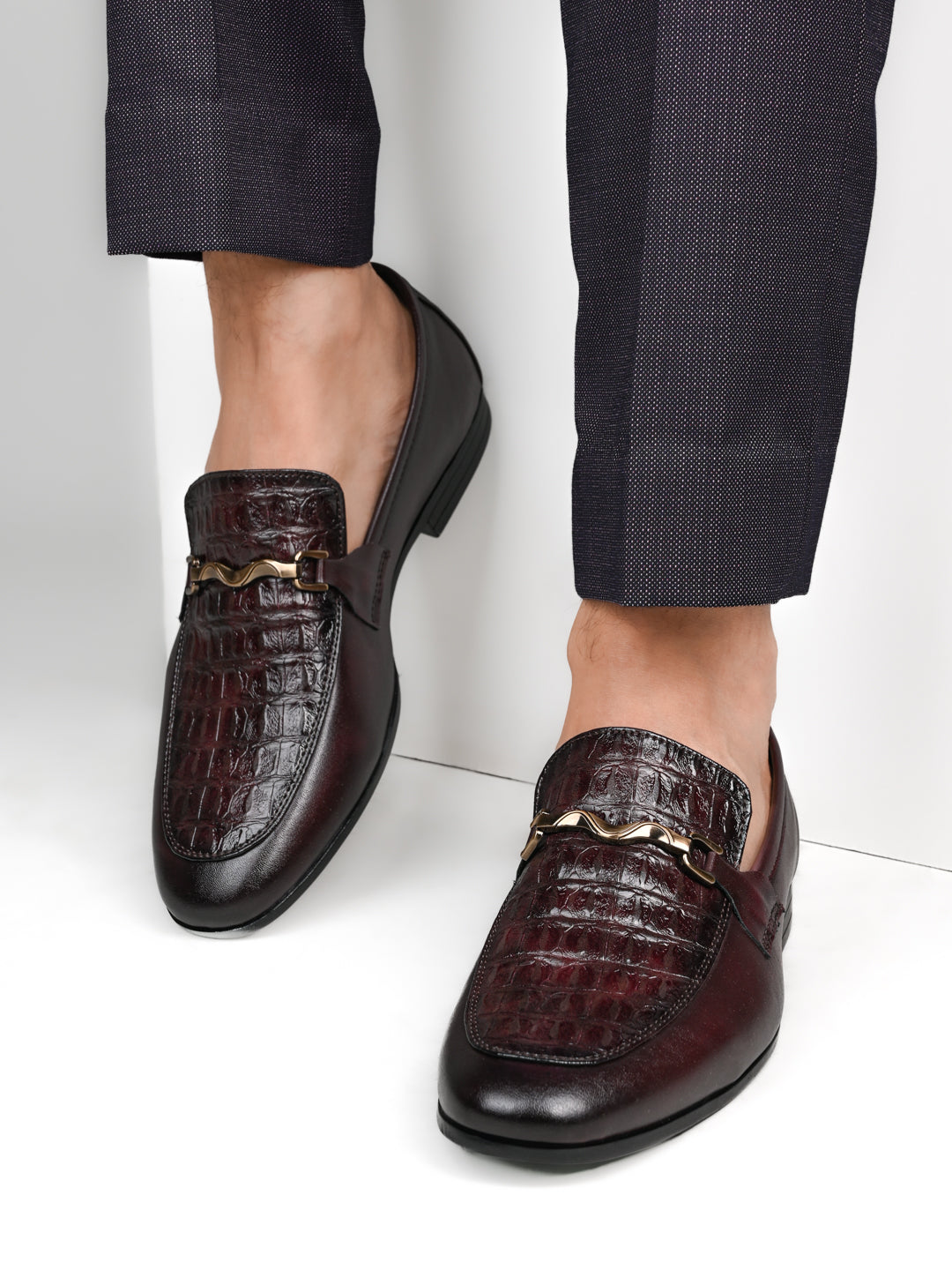 Hydes N Hues Men Brown Textured Loafers