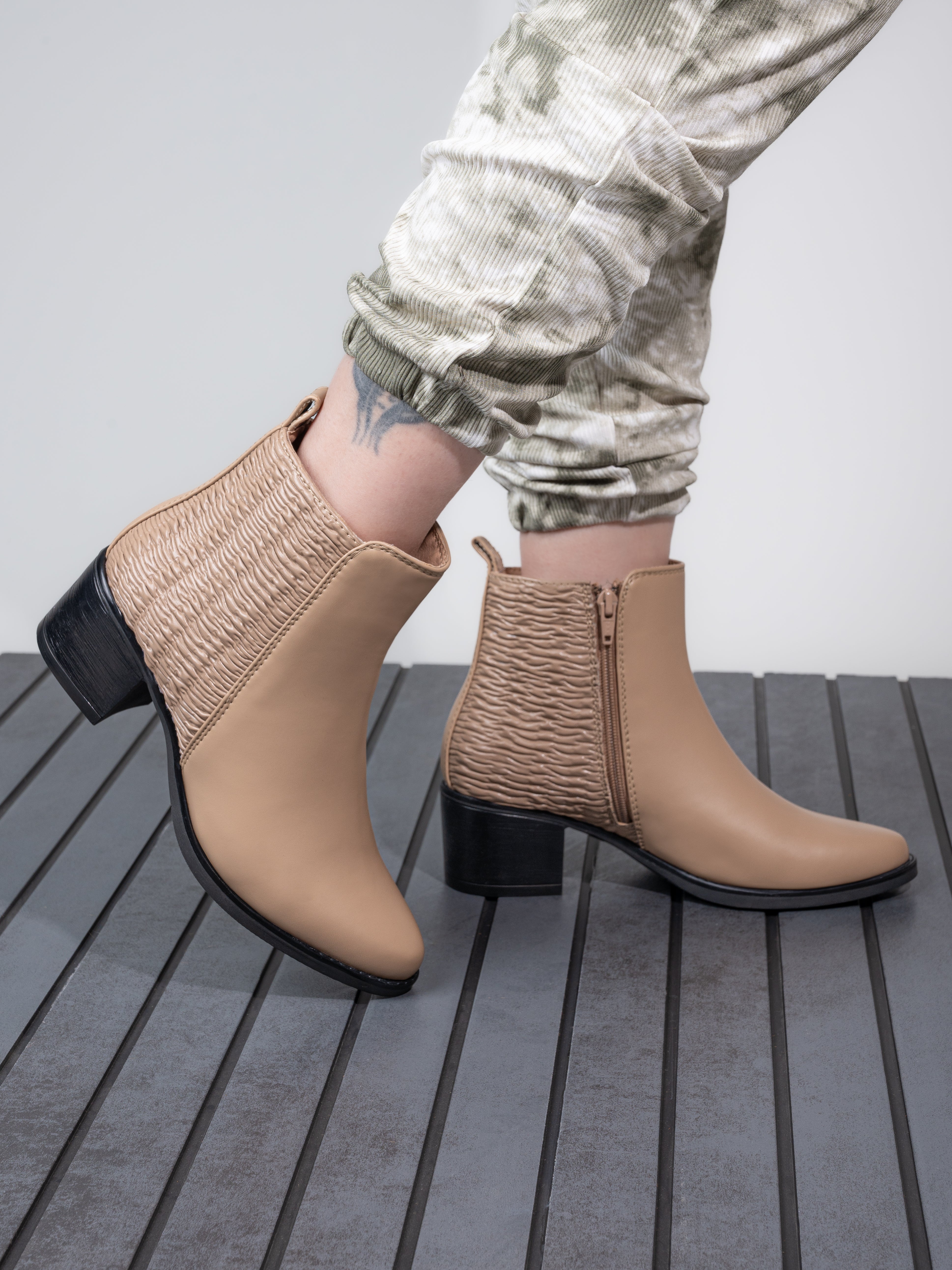 Hydes N Hues Beige Heel Boots