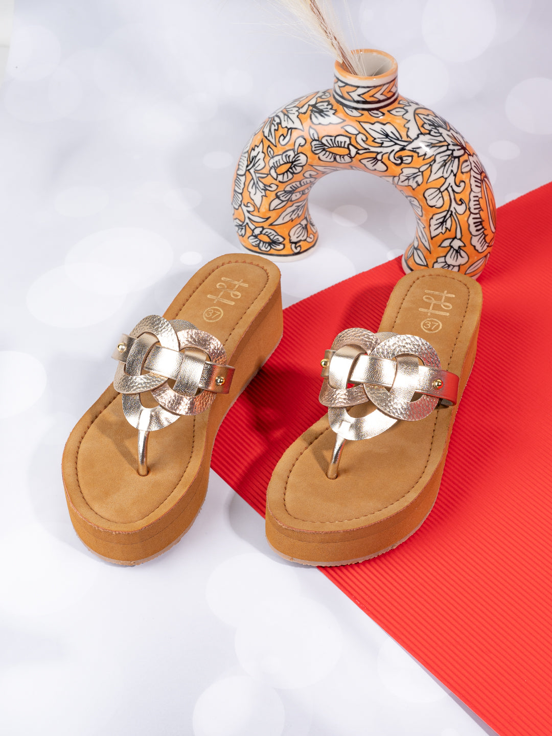 Hydes N Hues Golden Textured Design Block Heels