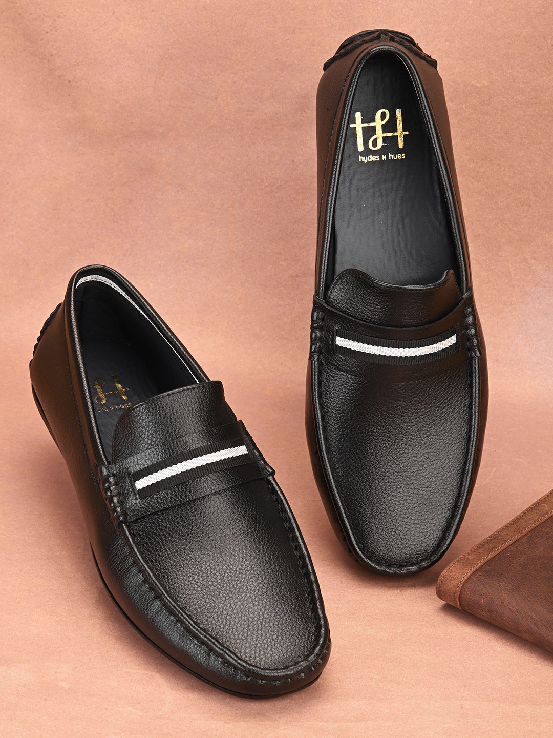 Hydes N Hues Men Black Loafers